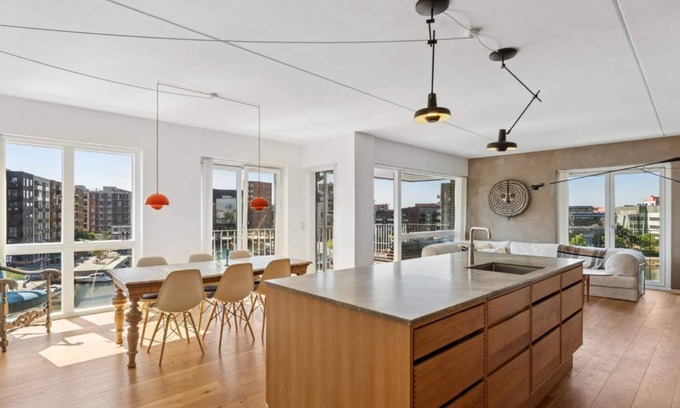 Sydhavnen Apartment | Luxury Apt with Harbor Views 2