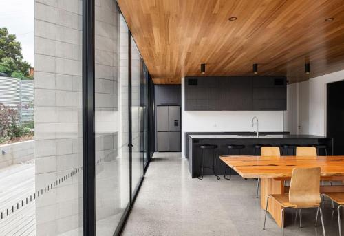 South Arm House | Luxury Architectural Masterpiece with Beach Access