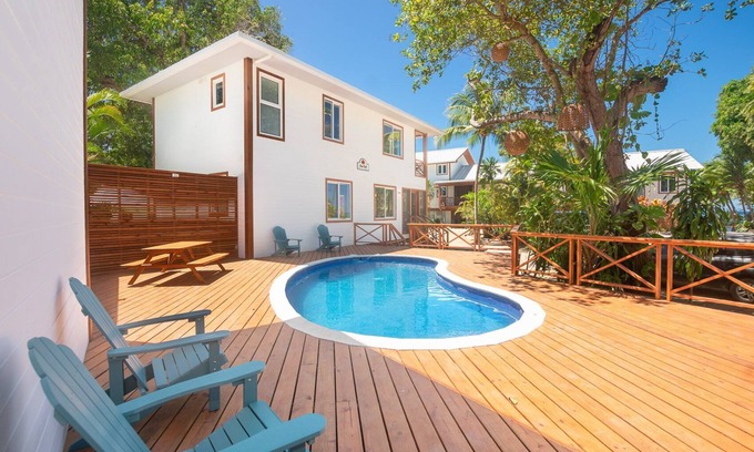 Antoneys Cay House | Luxury at the Beach- Casa Coral