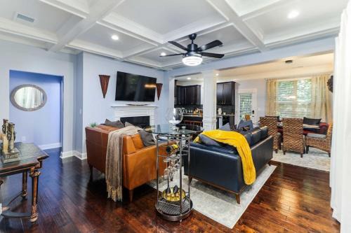 Lilburn House | Luxury Atlanta Home with King Bed and Yard