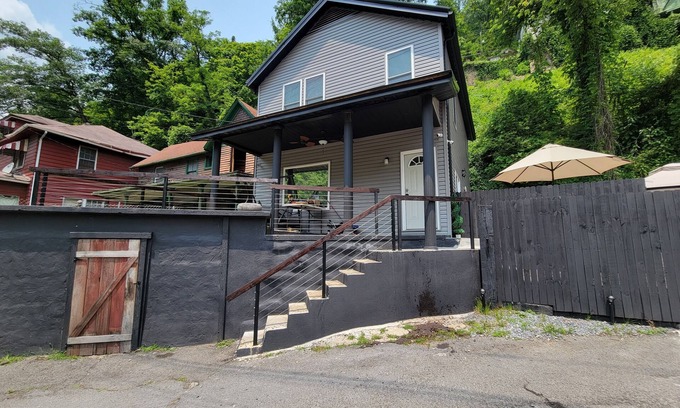 Welch House | Luxury ATV lodging with beautiful view, sleeps 11.