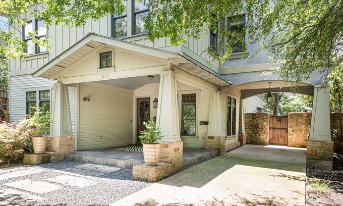 Swede Hill House | Luxury Austin Villa With All The Amenities & Entertainment for Group Getaways