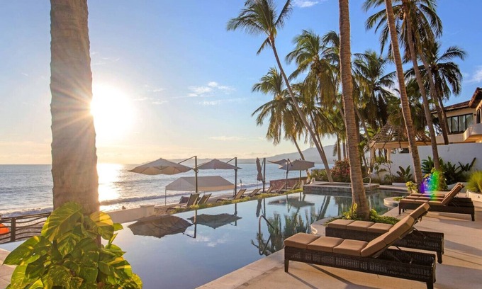 Bucerias Condo | Luxury Beach Front Condo