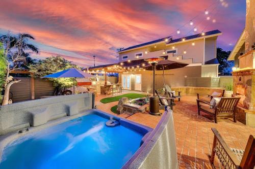 Sunset Cliffs House | Luxury beach home one block from ocean with spa, WiFi, & gorgeous outdoor space