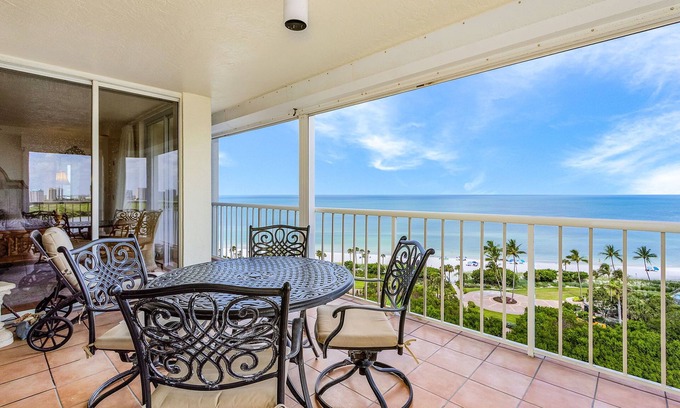 Park Shore Apartment | Luxury Beachfront Apartment at Naples Cay