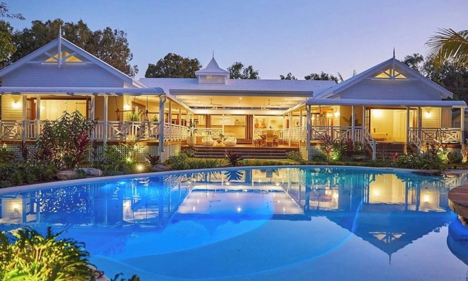 Kewarra Beach House | Luxury beachfront home 20 minutes from Cairns CBD