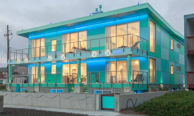 Sharp Park Condo | Luxury Beachfront Penthouse near SF (4)