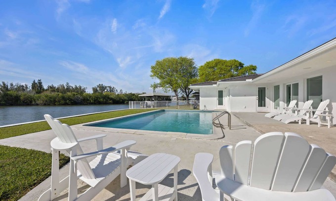 Forest Isles House | Luxury Beachside 4BR/3BA Waterfront Home