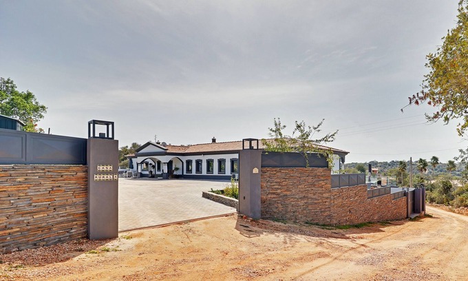 Tunes Villa | Luxury Big Pool Villa with Farm & Zoo