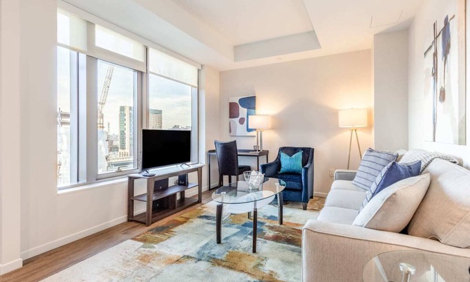 Seaport District Apartment | Luxury & Bright Apt Downtown Seaport