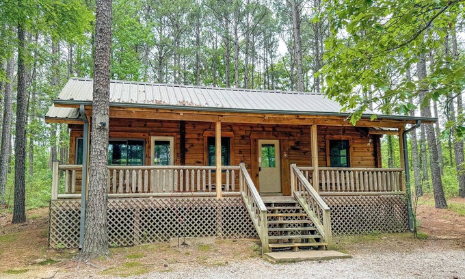 Bismarck Cabin | Luxury cabin getaway on a 40 acre retreat