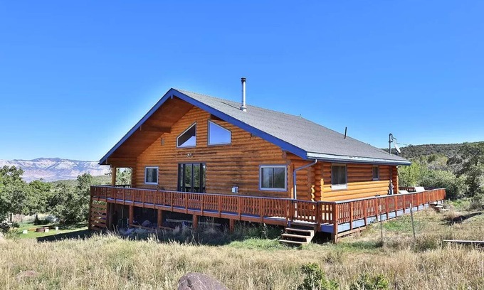 Mesa Cabin | Luxury Cabin on 20 Acres with Mountain Views