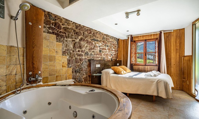 Precendi House | Luxury Cabin with Jacuzzi by the Sella River and Picos de Europa