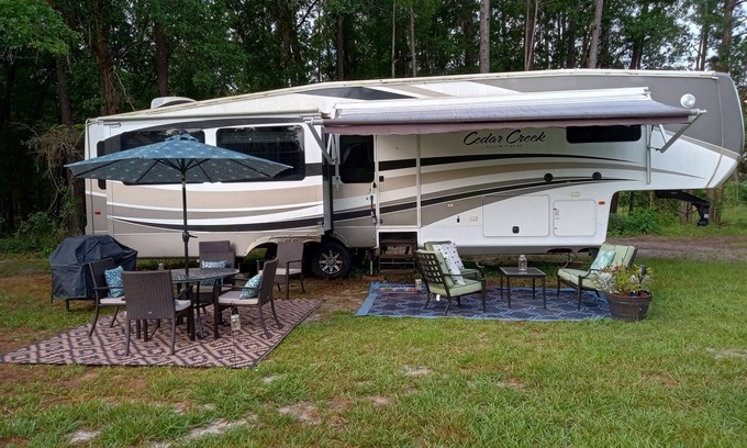 Micanopy House | Luxury camping on horse farm in Reddick