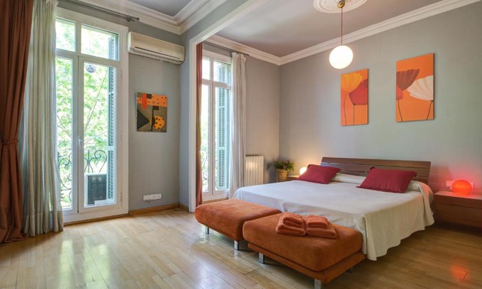 L'Antiga Esquerra de l'Eixample Apartment | Luxury Central Apartment