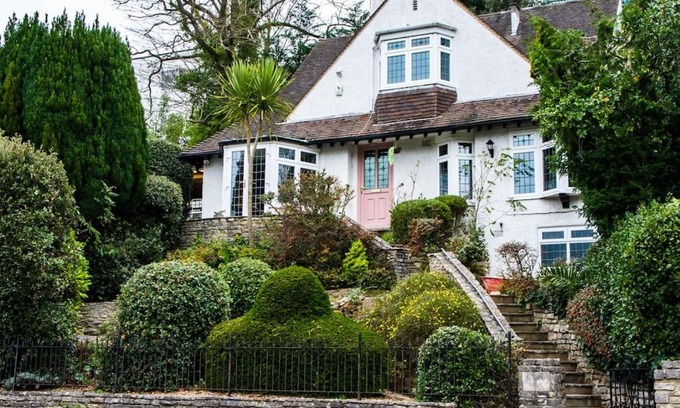 Bournemouth City Centre House | Luxury Central Bmth House with Hot Tub. Stunning!