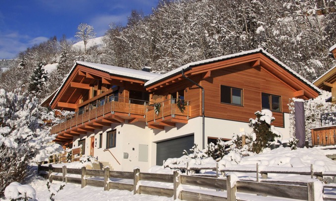 Bramberg am Wildkogel Ski Chalet | Luxury chalet (sleeps 12) in Bramberg on sunny location with great views