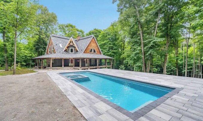 Springwater Cottage | Luxury Chalet in the Woods w/Pool & Hot Tub, Near Wasaga Beach & Blue Mountain!