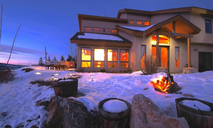 Silverthorne House | Luxury Chalet w/360° Views, Jacuzzi. Summit County Ski, Fly Fishing, Hiking.