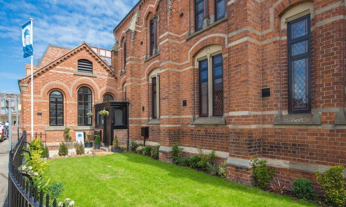 Chester Apartment | Luxury chapel apartment within Chester city walls.