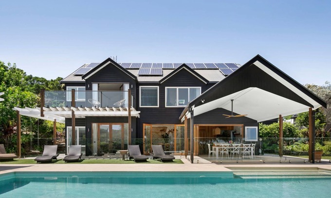 Lennox Head House | Luxury Coastal Retreat Near Boulders Beach.Winter Escape Special - Your Ultimate Getaway Awaits!