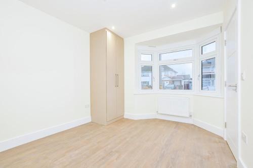 Botwell Apartment | Luxury, comfort and Elegant Home