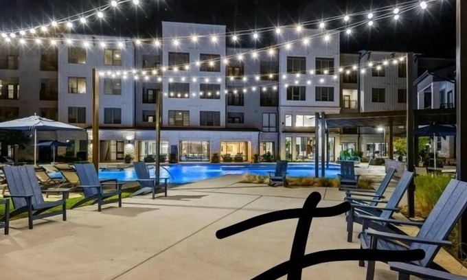 McNeil Condo | LUXURY CONDO AT THE LAKELINE ATX