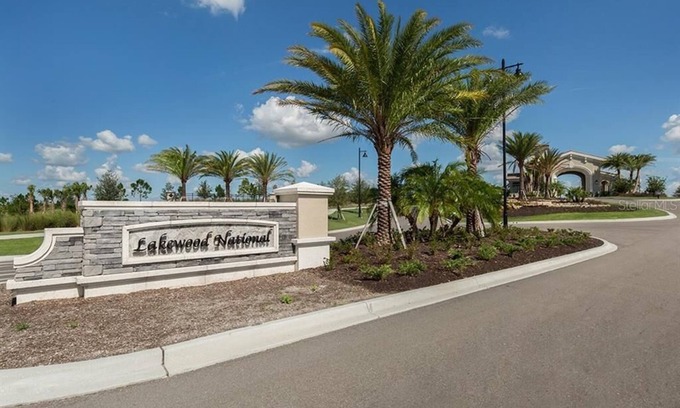 Palmer Ranch Condo | Luxury Condo Hole #1 on Golf Course, 2Bed/2bath - 6 Seater Golf Cart included