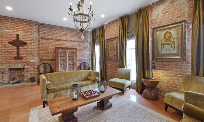 Central Business District Condo | Luxury Condo in the Warehouse District!