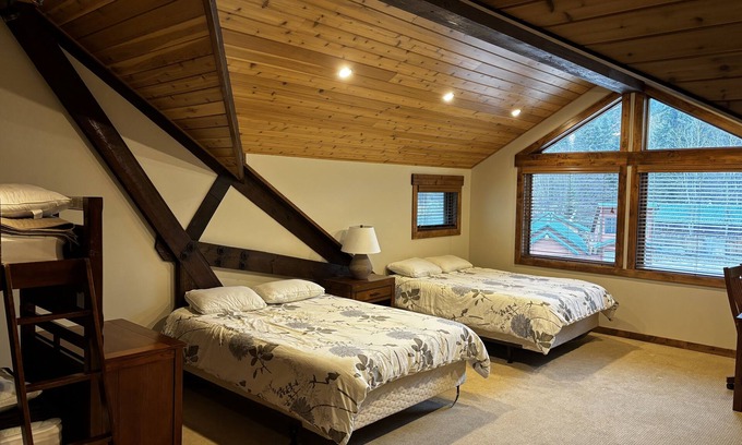 Coolin Condo | Luxury condo perfectly located in Cavanaugh Bay! Fully furnished!