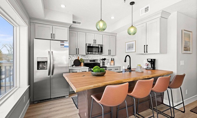 Canal Park Condo | Luxury Condo w/Beach Access | Dragestil 713-2