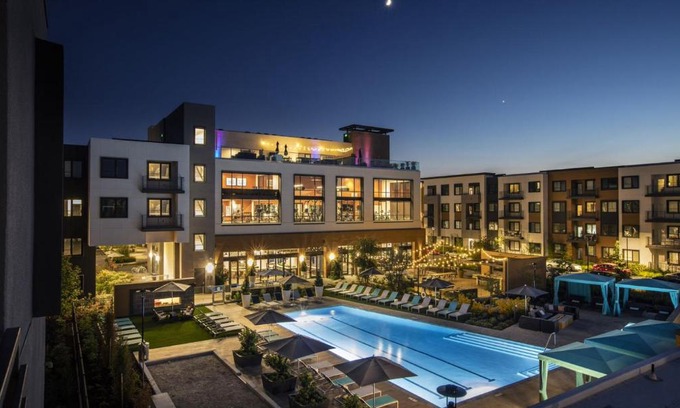 Menlo Park Apartment | Luxury Condos at Anton Menlo w Pool & Amenities