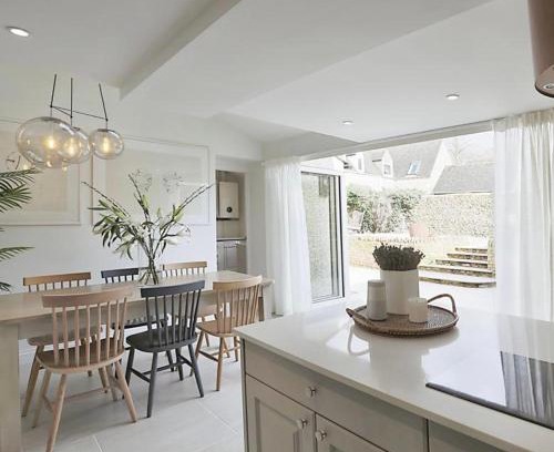Stow-on-the-Wold House | Luxury Cotswold Cottage with hot tub in Stow on the Wold!