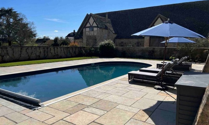 Northway House | Luxury Cottage with Heated Pool