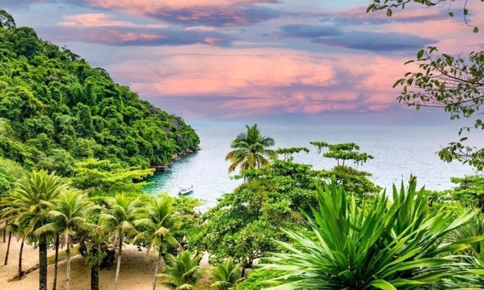 Conwy Cottage | Luxury cottage with hot tub, sauna + mountain view