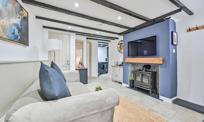 Polperro Cottage | Luxury Couple's Getaway With River Views and Parking in the Heart of Polperro
