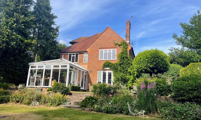 Chalfont St Peter House | Luxury detached 4 bed w/cinema room, gym, office - 20 mins from central London