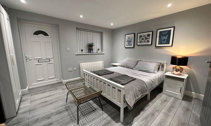 Luton Apartment | Luxury Detached Studio Apartment in Luton