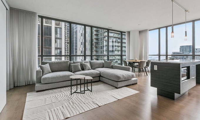 CityPlace Apartment | Luxury Downtown Apartment 2bed2bath | Parking| Pool | Gym