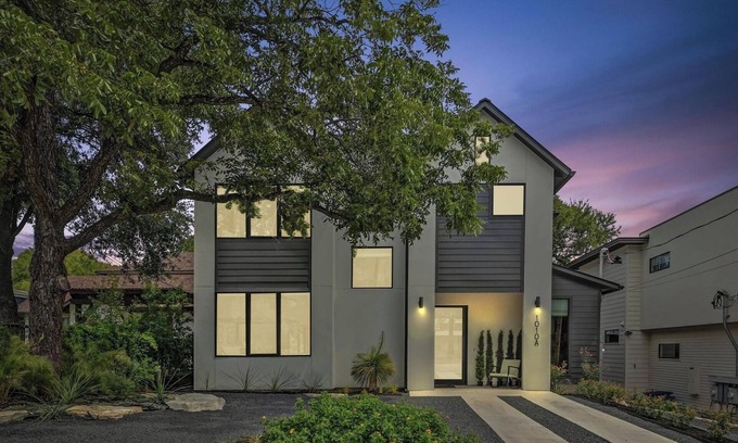 Travis Heights House | Luxury Dual-Home Retreat w/Pool in Austin’s Coveted downtown Travis Heights!