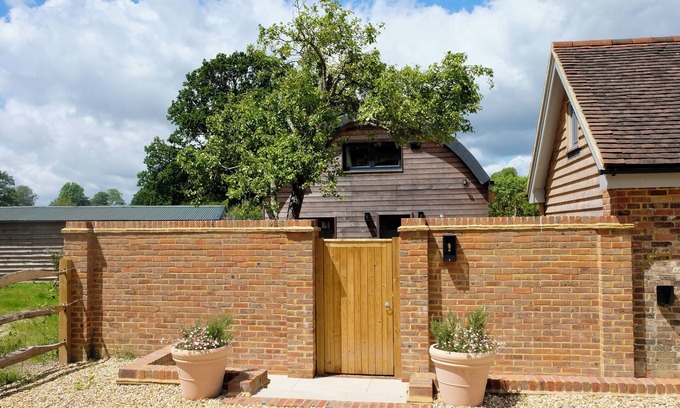 Scaynes Hill House | Luxury Dutch Barn in countryside with cool space. Newly renovated. Pet friendly!