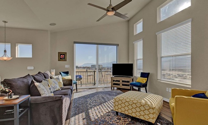Northgate House | Luxury, Efficient, Comfortable and Upward Living “Tree House”!