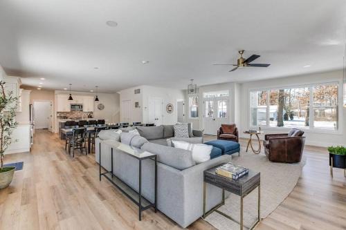 Wooded Estates House | Luxury Estate with Stadium TDJ Views Sleeps 20