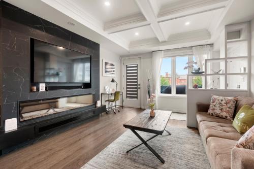 Long Branch Apartment | Luxury Etobicoke Townhouse Minutes Away from Waterfront