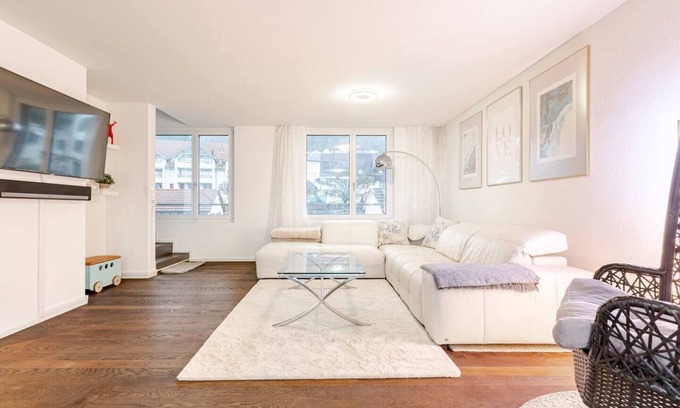 Affoltern am Albis Apartment | Luxury Family Home near Zurich and Zug - Sunset Balcony - Free Secure Parking