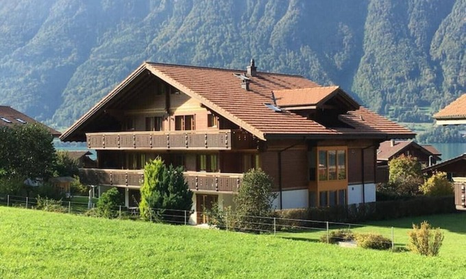 Iseltwald Ski Chalet | Luxury Family Chalet with Lake & Mountain Views
