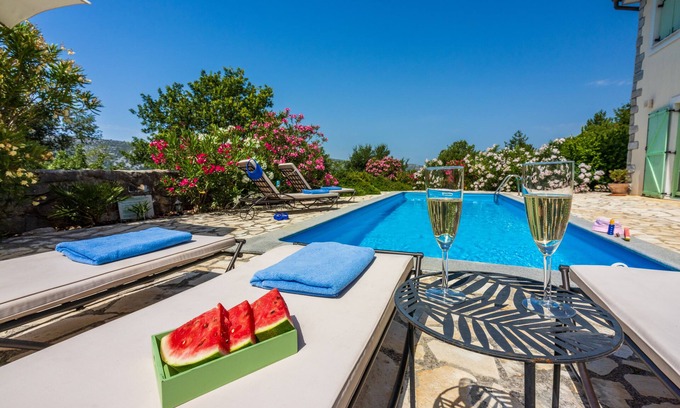 Tribalj Villa | Luxury Family Home. Heated Pool. Kids Park. Pets. Privacy. Concierge. Sauna.