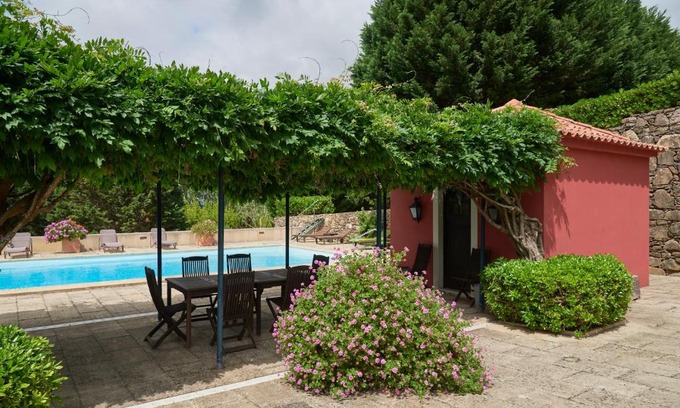 Sobral de Monte Agraco Villa | Luxury Farmhouse with Swimming Pool, By TimeCooler