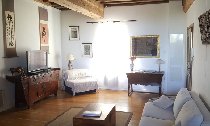 Pommard Apartment | Luxury first floor 4* apartment close to amenities in noted wine village