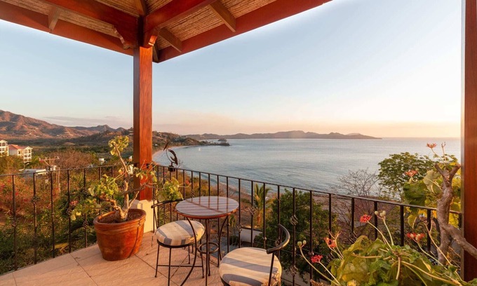 Playa Flamingo House | Luxury Flamingo villa with outdoor bar - pool and magnificent views